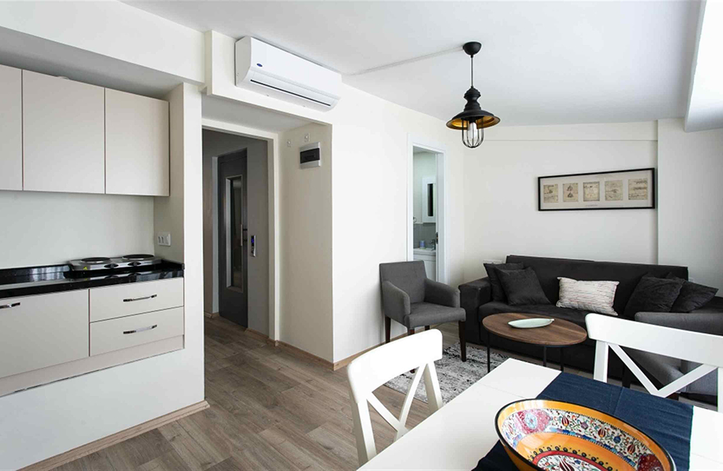 Bright Family Suite with Balcony in Taksim 210
