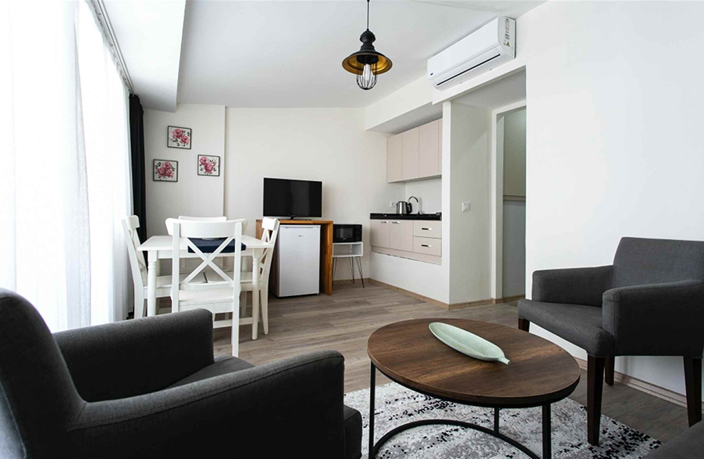 Bright Family Suite with Balcony in Taksim 210