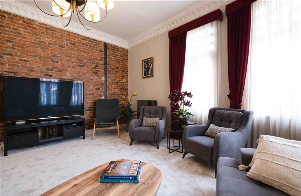 Beautiful Historical Flat in the Heart of Beyoglu