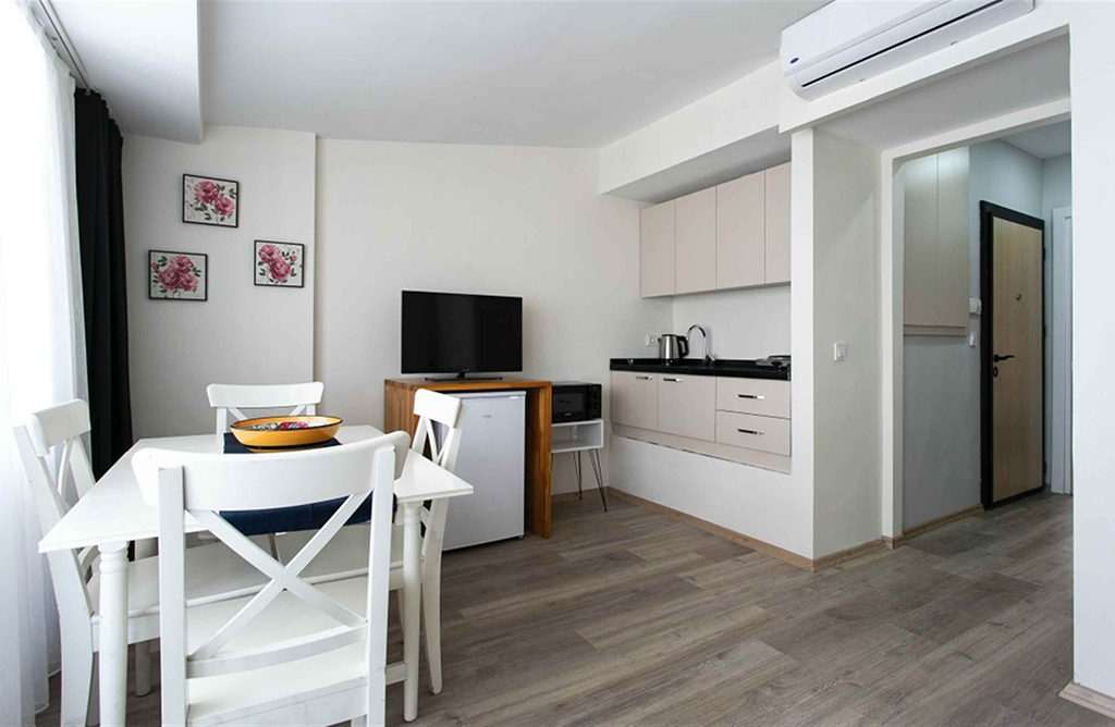 Bright Family Suite with Balcony in Taksim 210