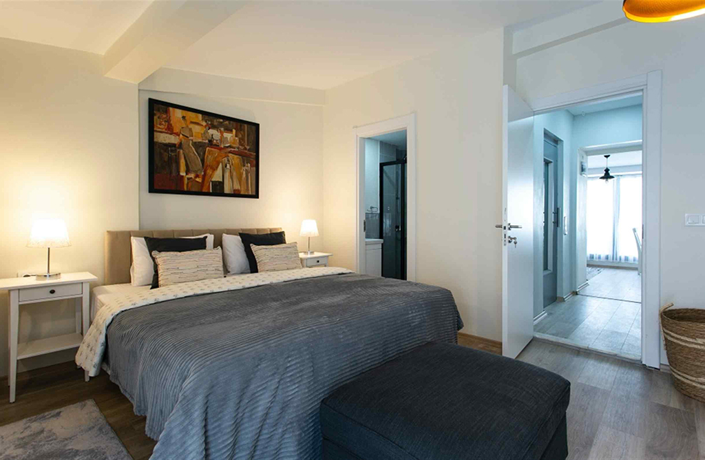 Bright Family Suite with Balcony in Taksim 210