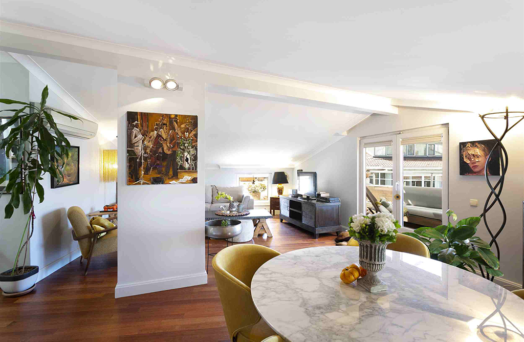Stylish, Bright Loft with Balcony in Nisantaşı