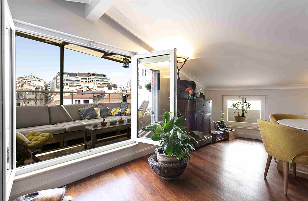 Stylish, Bright Loft with Balcony in Nisantaşı