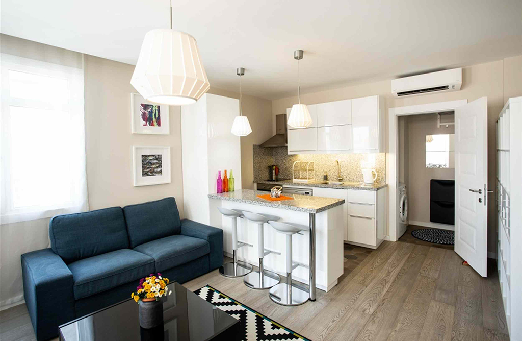 Lovely, Bright Suit with Sea View Near Galata