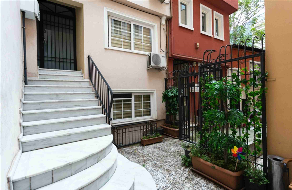 Cozy Apartment with Balcony near Galata Tower 26