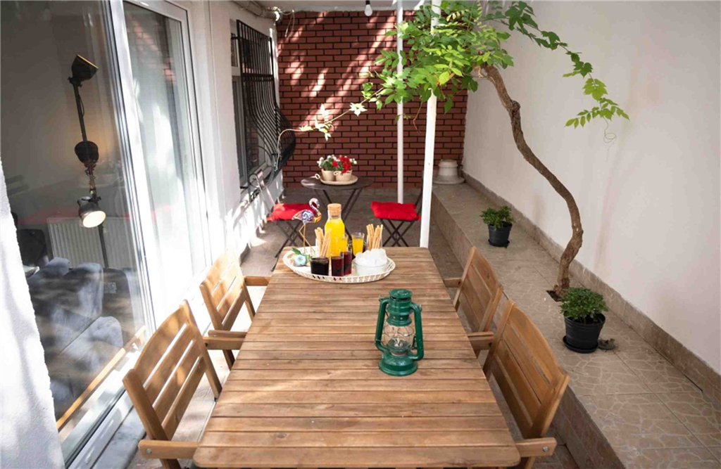 A Stylish Family House in the Heart of Cihangir 34
