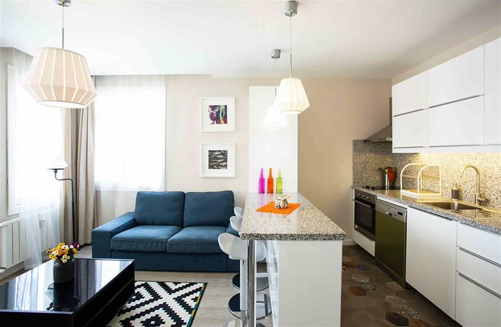 Lovely, Bright Suit with Sea View Near Galata