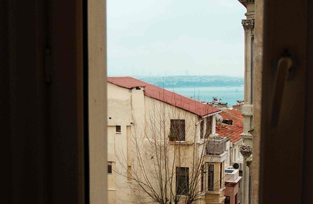 Lovely, Bright Suit with Sea View Near Galata