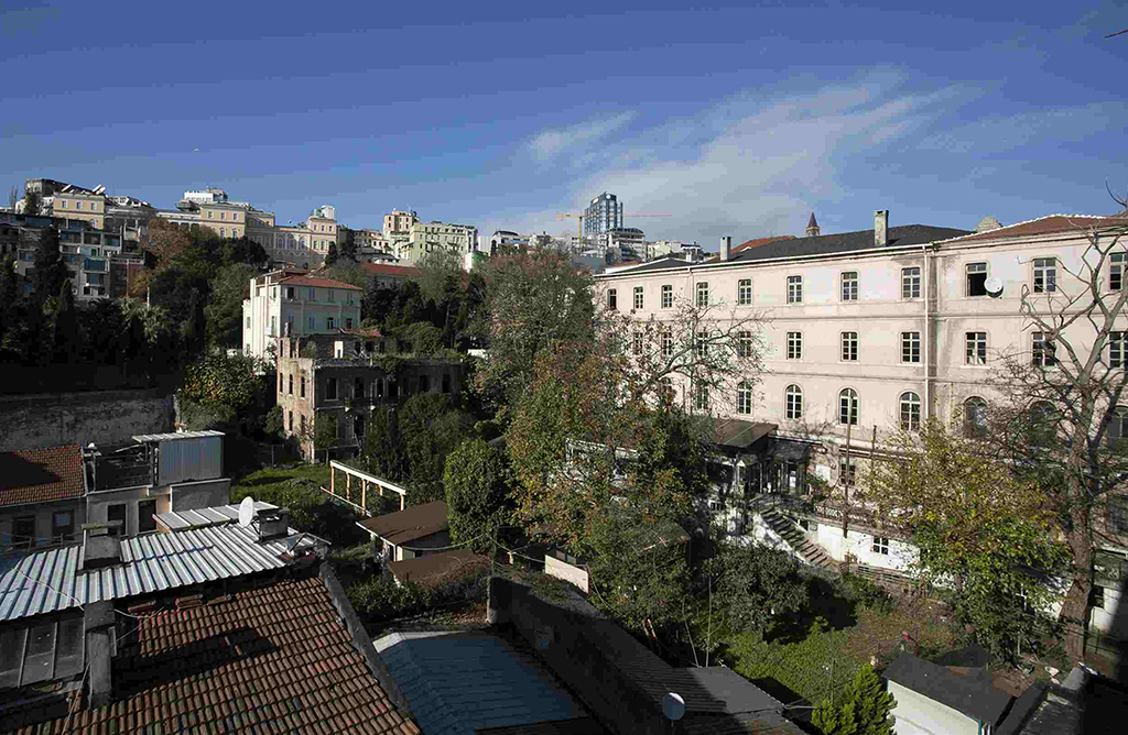 A Charming Apartment in the Heart of Beyoglu