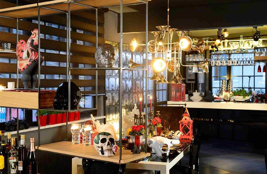 Unlock Creativity in This Contemporary Art-Inspired Loft